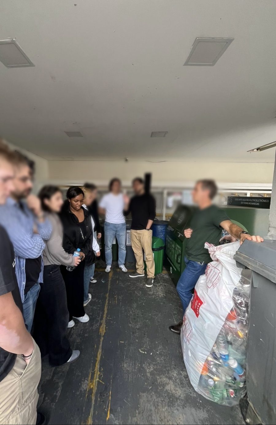 FGV EAESP circular economy program group at a waste sorting facility, São Paulo